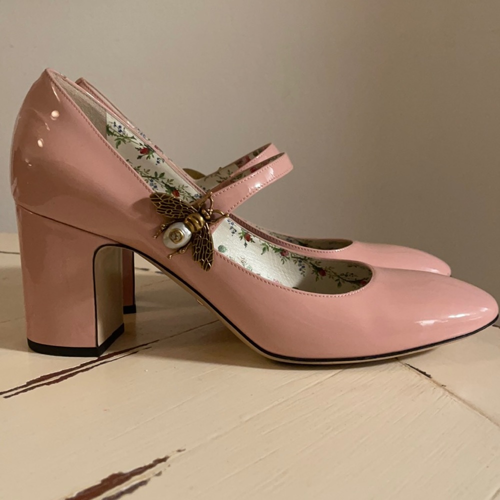GUCCI! Light pink heels with gold bee detail!!
